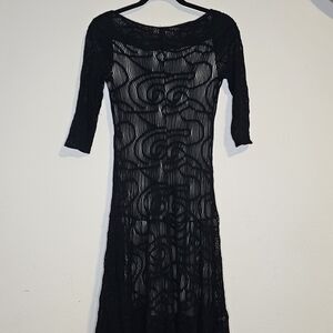 Black Sheath Dress with 3/4 Sleeves and Crew Neck